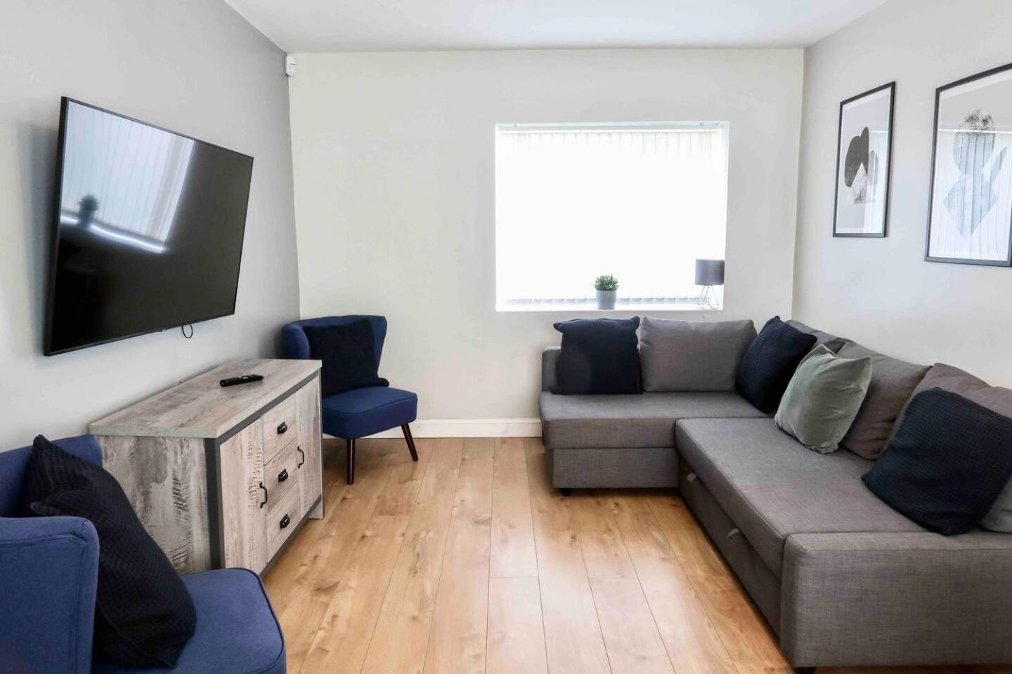 Comfortable And Convenient 3 Bedroom House With Parking Handsworth 外观 照片