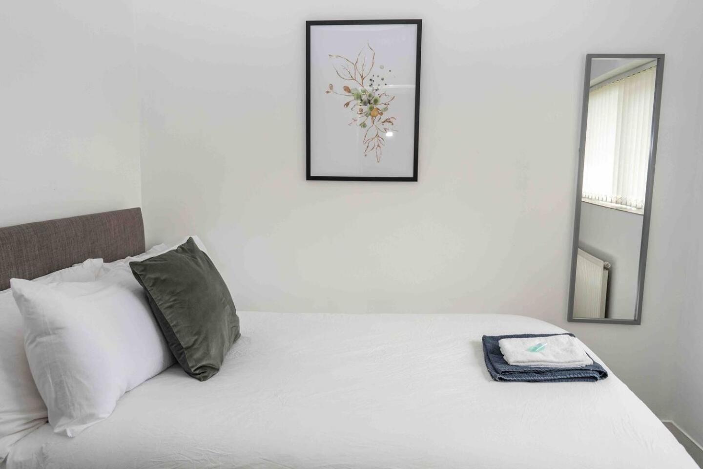 Comfortable And Convenient 3 Bedroom House With Parking Handsworth 外观 照片