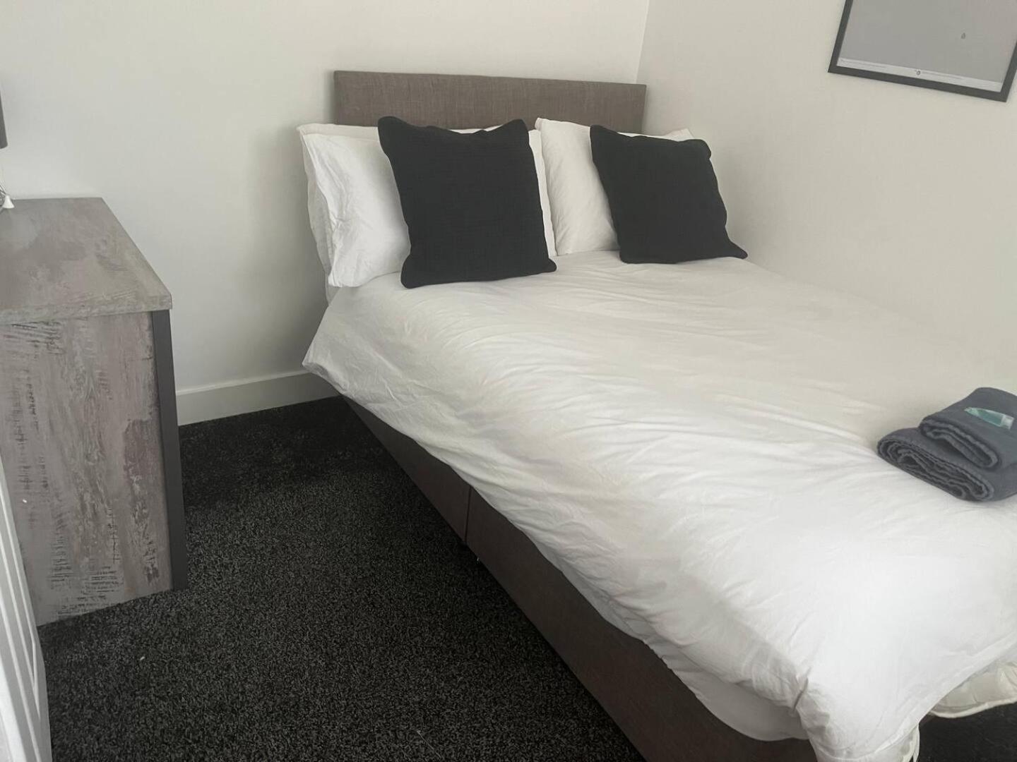 Comfortable And Convenient 3 Bedroom House With Parking Handsworth 外观 照片