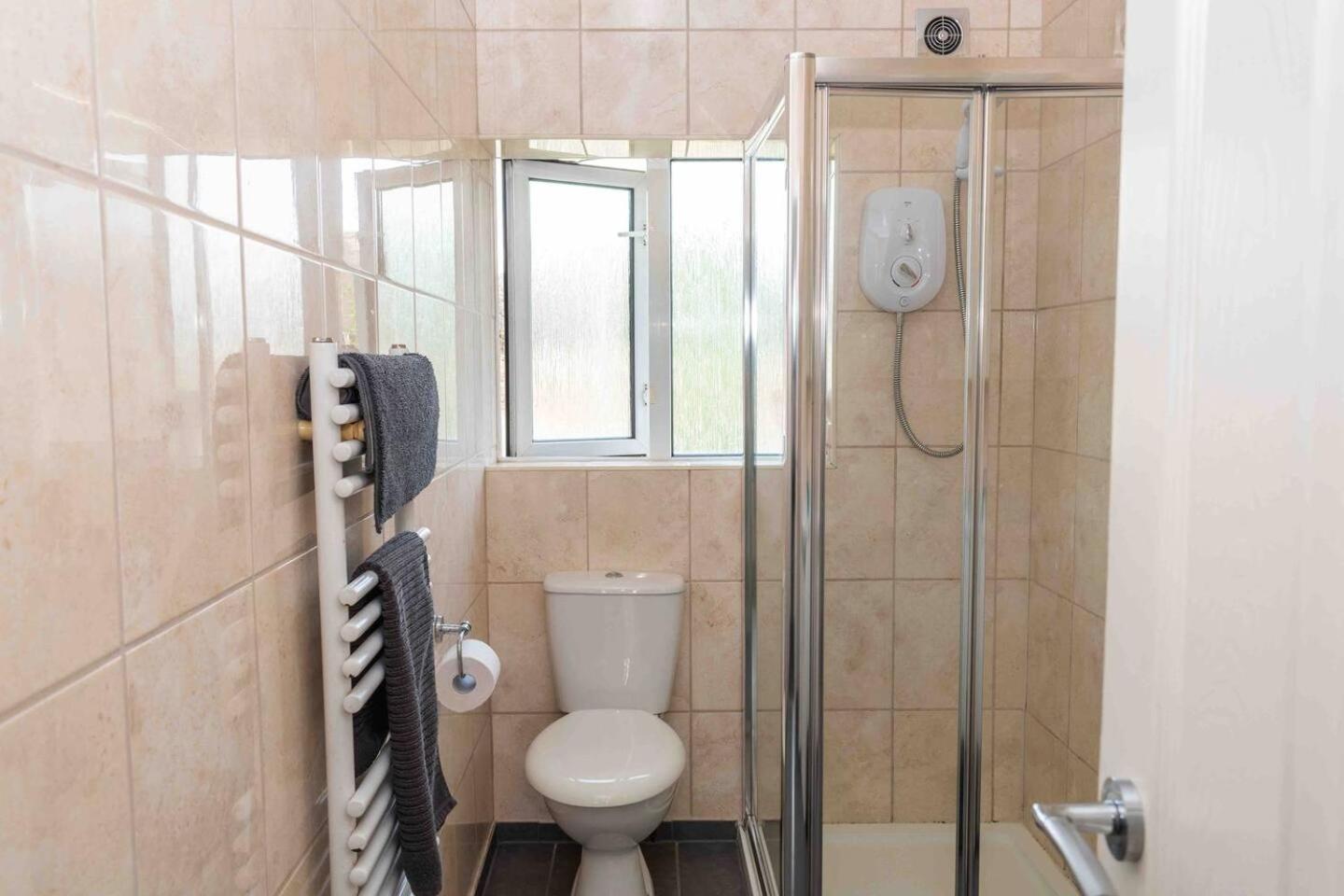 Comfortable And Convenient 3 Bedroom House With Parking Handsworth 外观 照片