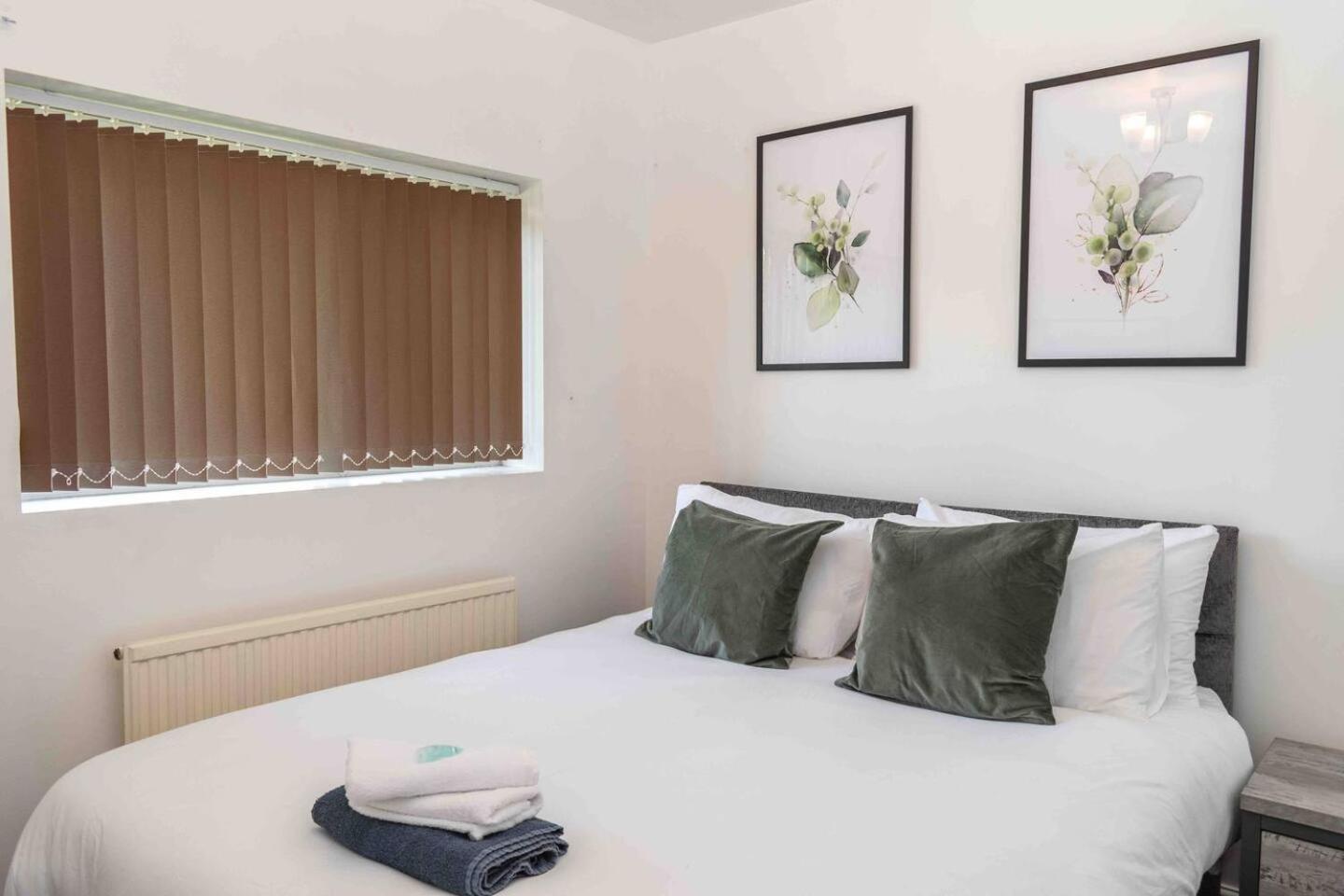Comfortable And Convenient 3 Bedroom House With Parking Handsworth 外观 照片